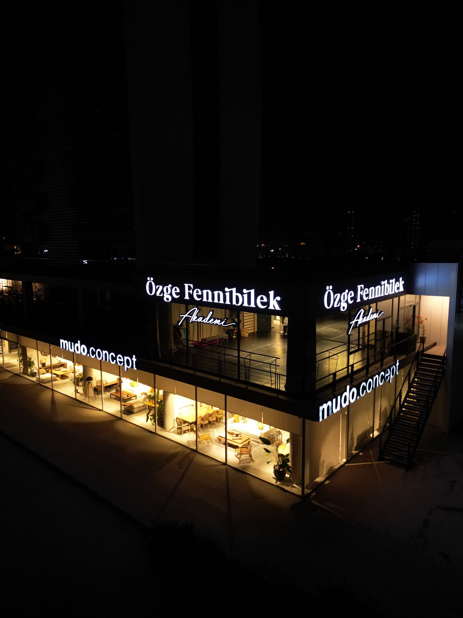 Özge Fennibilek Akademi — Mağaza & Ofis